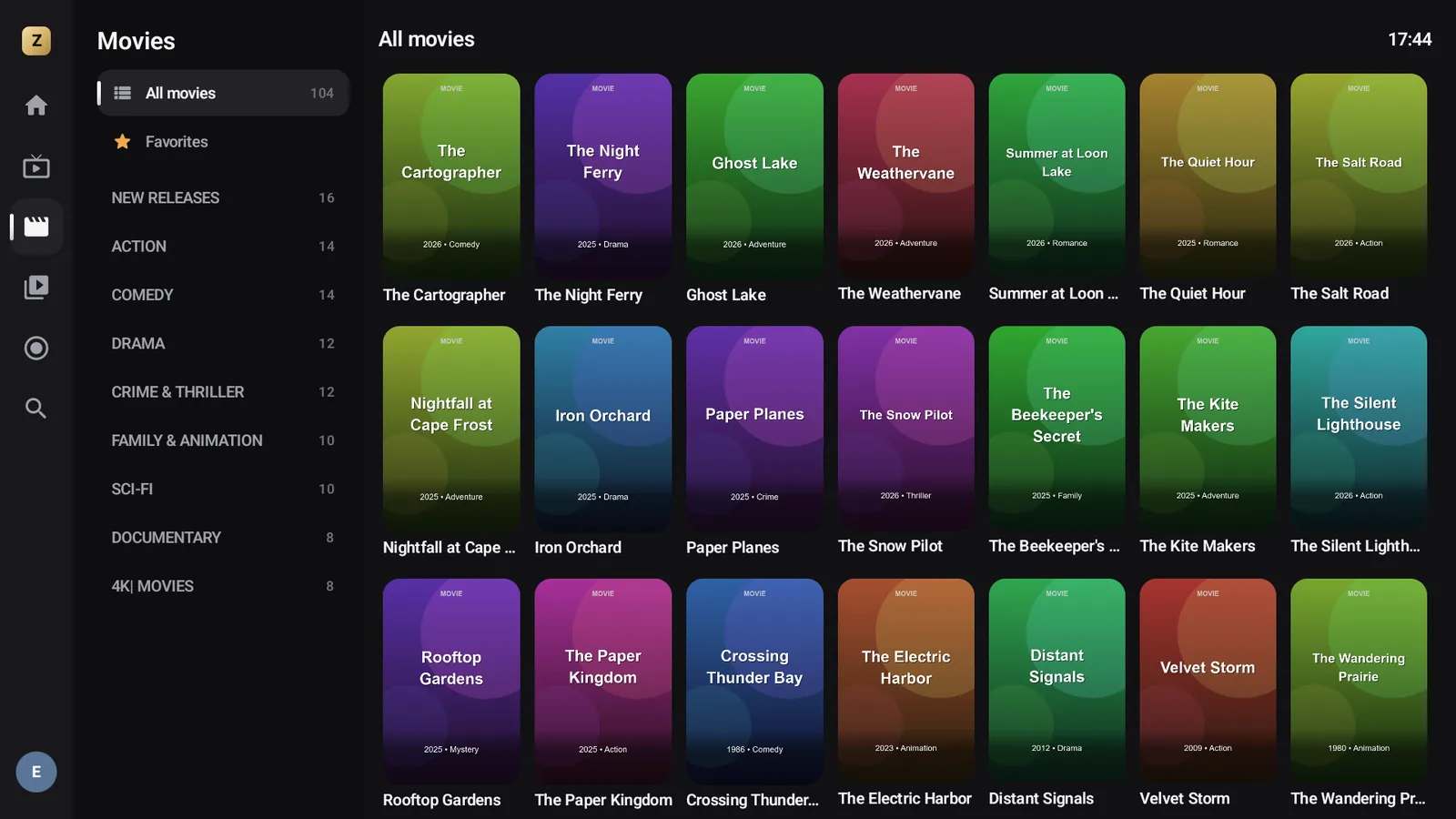 Grille des films sur téléviseur, catégories à gauche.